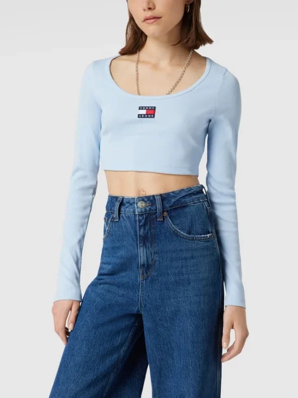 Tommy Jeans Cropped Longsleeve Mit Label-Patch Modell ‘CROP RIB CENTER BADGE’ – Hellblau 5