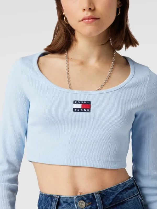 Tommy Jeans Cropped Longsleeve Mit Label-Patch Modell ‘CROP RIB CENTER BADGE’ – Hellblau 4