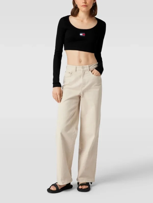 Tommy Jeans Cropped Longsleeve Mit Label-Patch Modell ‘CROP RIB CENTER BADGE’ – Schwarz 1