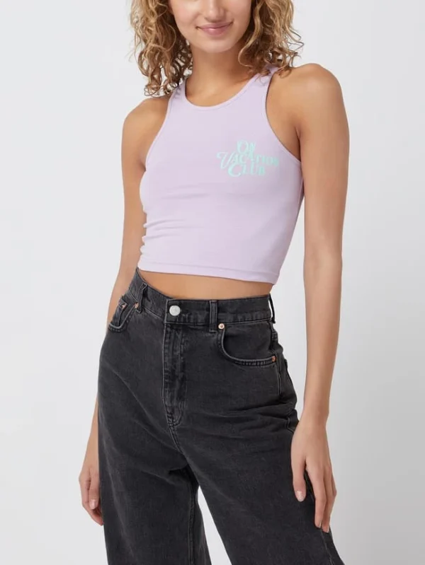 On Vacation Crop Top Mit Logo – Flieder 5